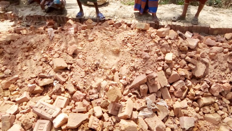 অনিয়ম: কেদারনগর-পুটিমারী রাস্তা পরিদর্শনে ইউএনও