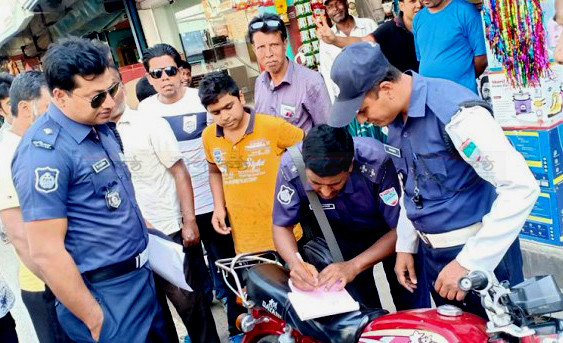 বিভিন্ন অপরাধে ৭৩ মামলা ও ১০টি গাড়ি আটক