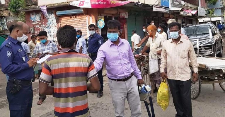 আলমডাঙ্গায় বিশেষ অভিযান স্বাস্থ্যবিধি অমান্য, ২৪ জনকে জরিমানা