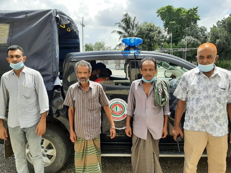 চুয়াডাঙ্গায় মাদকদ্রব্য নিয়ন্ত্রণ অভিযানে গাঁজাসহ আটকের পর দুজনকে ৬ মাসের জেল