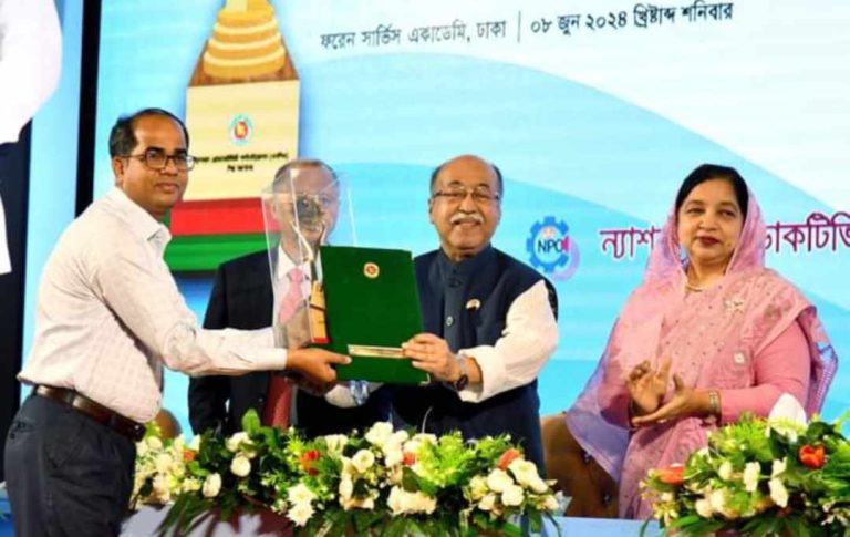 দর্শনা কেরু চিনিকল উৎপাদনশীলতায় রাষ্ট্রায়ত্ত অ্যাওয়ার্ড পেলো