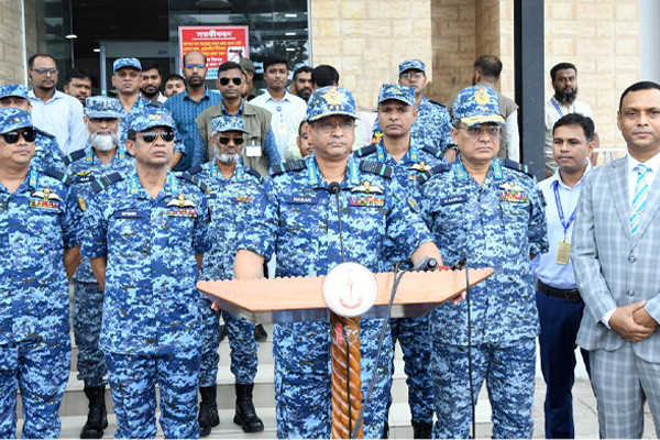 বিমান বাহিনী প্রধানের যশোর বিমান বন্দর পরিদর্শন