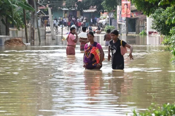 `আমরা কোথায় যাব, আল্লাহ তুমি বাঁচাও’