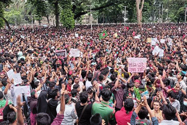 ঢাকার রাজপথে জনতার উল্লাস