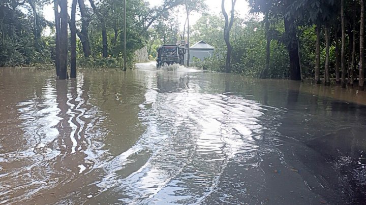 মীরসরাইয়ের নিম্নাঞ্চলের পানি নামেনি, বসবাসের অনুপযোগী বসতবাড়ি