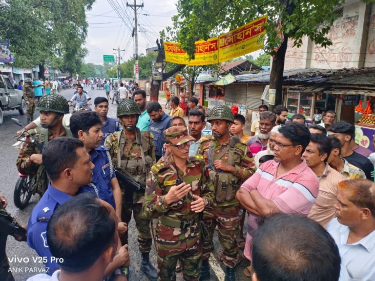 মেহেরপুরে সেনাবাহিনী ও বিজিবির সহযোগীতায় তিন থানার কার্যক্রম শুরু