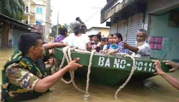 ফেনীতে বানভাসি মানুষদের উদ্ধারে সেনাবাহিনী