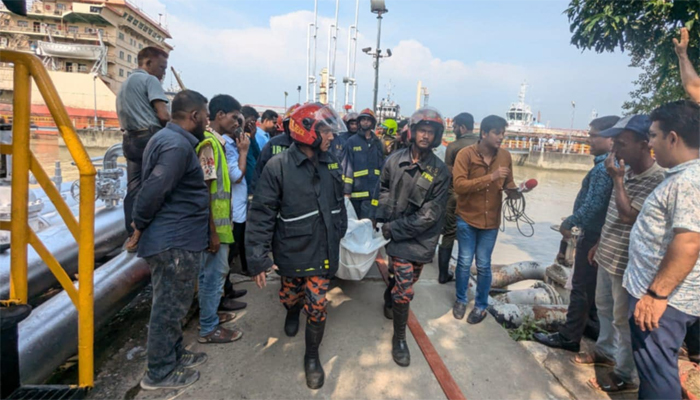 চট্টগ্রাম বন্দরে জাহাজে আগুন, ডেক ক্যাডেটসহ তিনজনের মরদেহ উদ্ধার