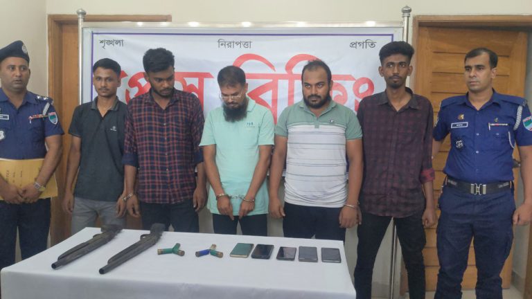 বাগেরহাটে আগ্নেয়াস্ত্রসহ ইউপি সদস্য হত্যা মামলার ৫ আসামি আটক