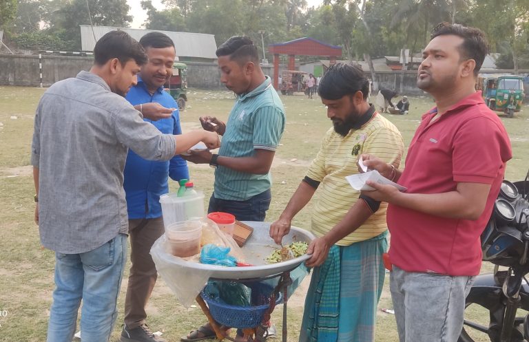 বুট বিক্রি করে সংসার চলে কচুয়ার ফারুকের